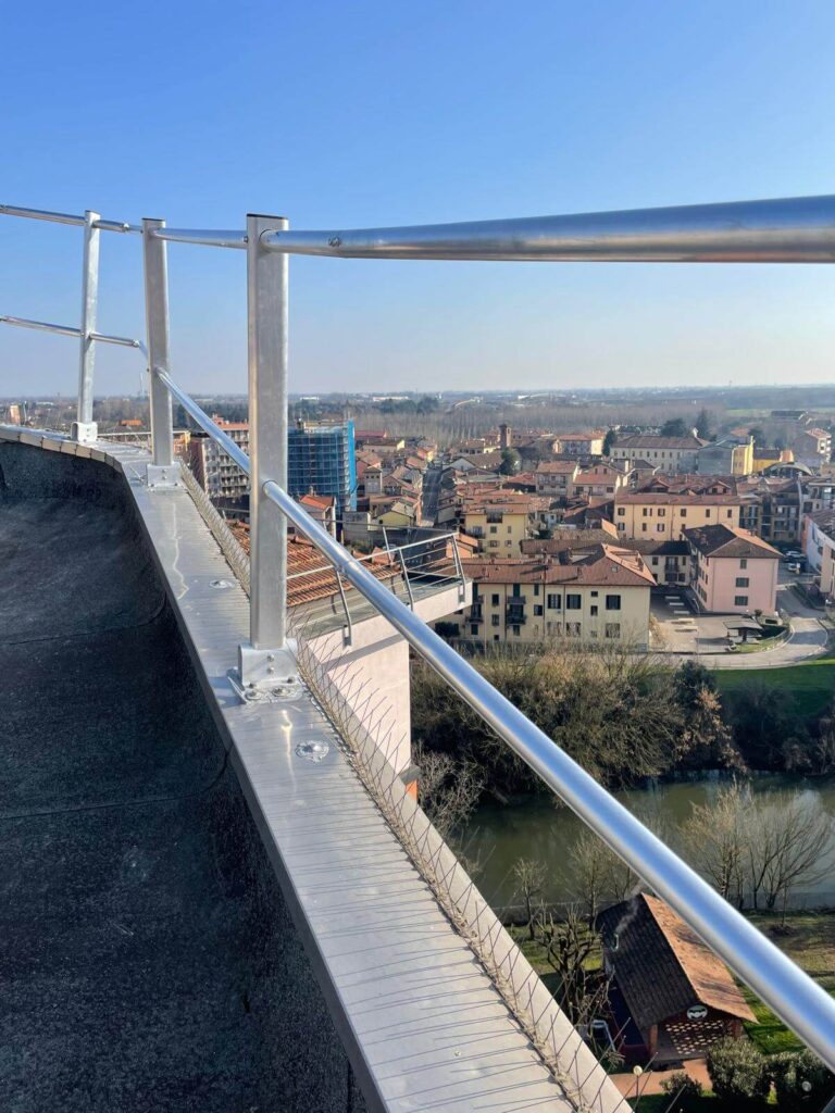 Installazione-di-Sistema-Anticaduta-su-Edificio-a-Melegnano-MI-11