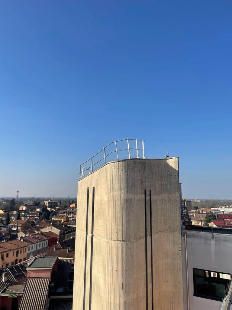 Installazione-di-Sistema-Anticaduta-su-Edificio-a-Melegnano-MI-16